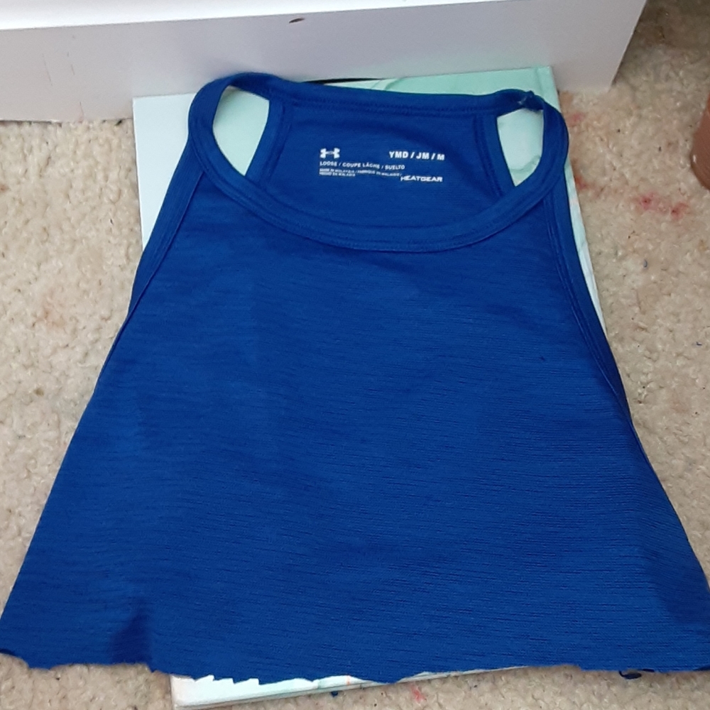 Under armor cropped shirt